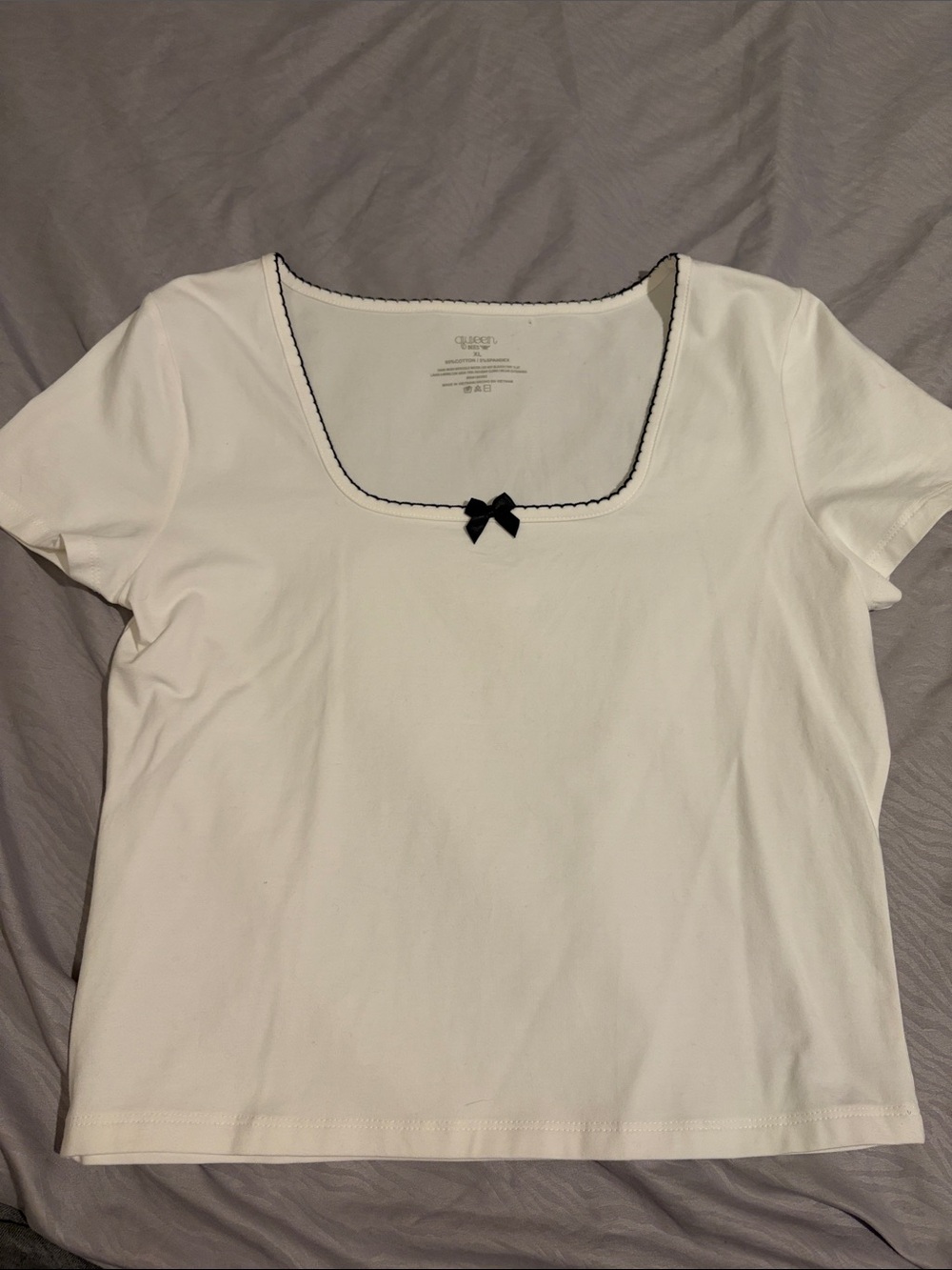 Guess White Short Sleeve Scoop Neck Tee with Black Trim and Bow Accent
